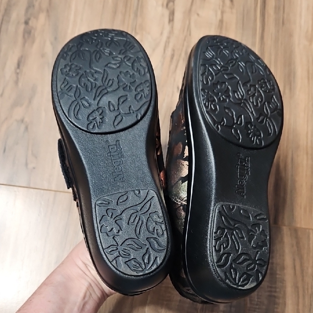 Alegria Lauryn Black Rose Gold with Green Metallic Floral Accents Clogs Size 38 - Picture 8 of 13